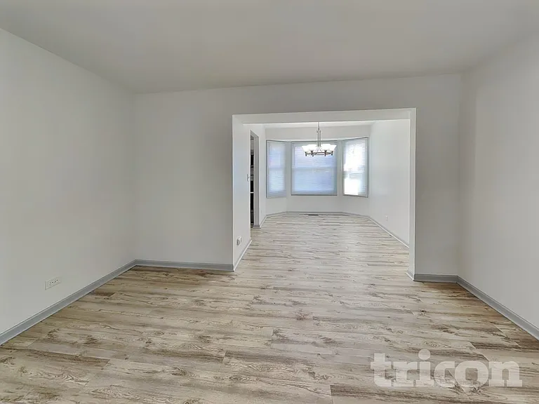 1419 Farrington Ln — Photo 3