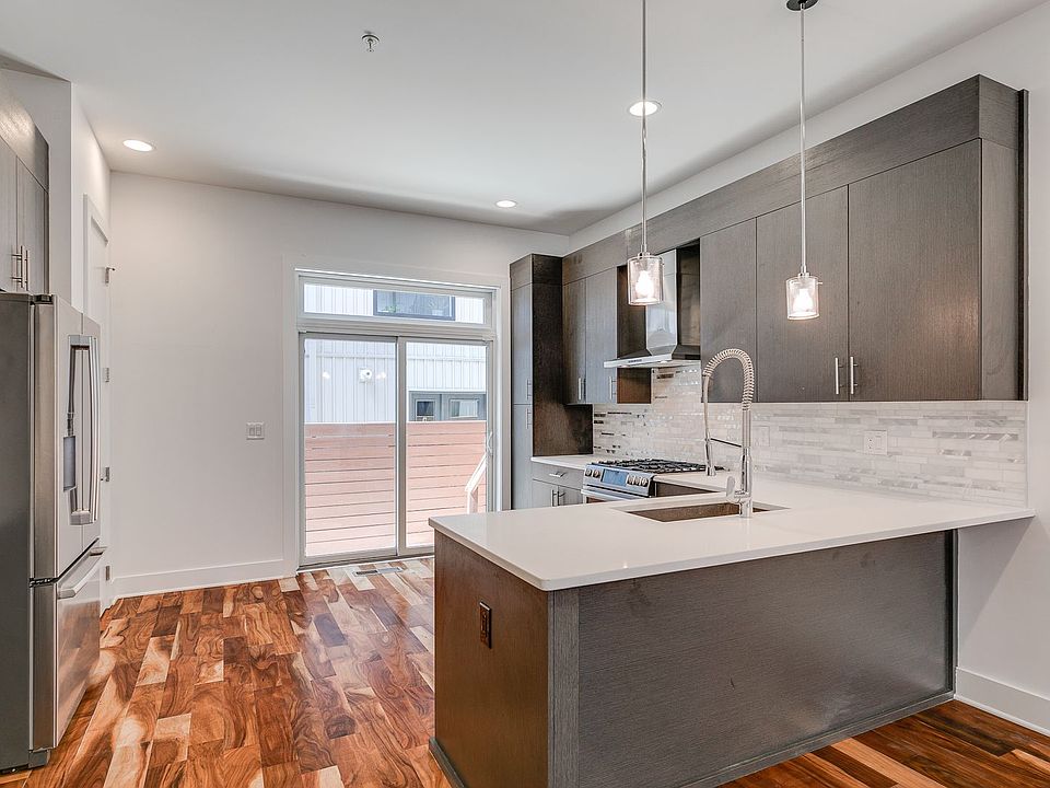 1st image of 326 Potts Pl