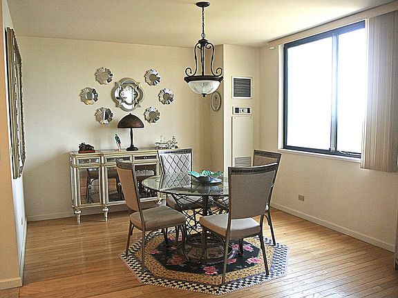 5th image of 27010 Grand Central Pkwy APT 15H