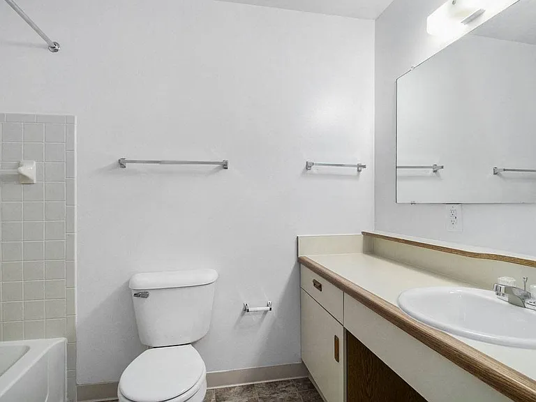 Hurwich Farms Apartments — Photo 21