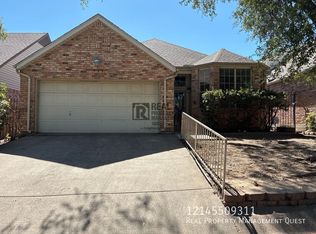 333 Fairhavens Dr, Grand Prairie, TX 75050