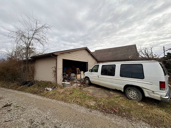 4th image of 3725 Beaver Creek Rd