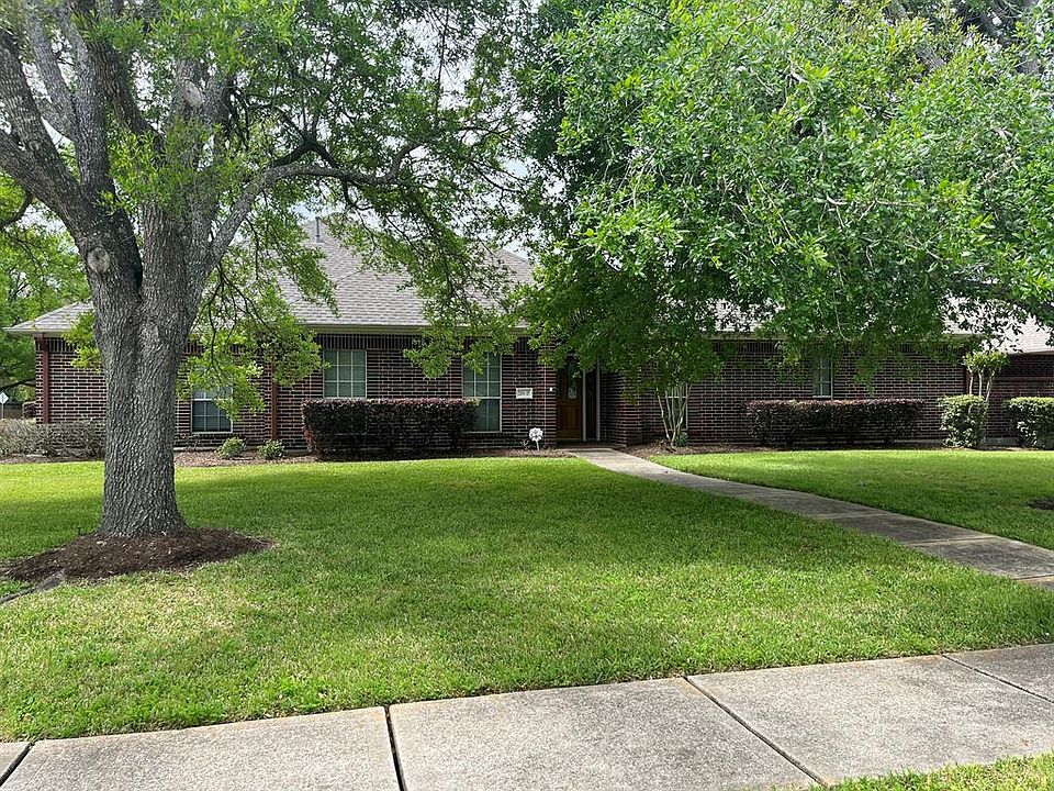 1st image of 206 Clearview Avenue #D