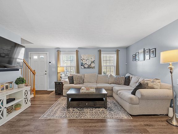 5th image of 10 Wyndmere Drive #10