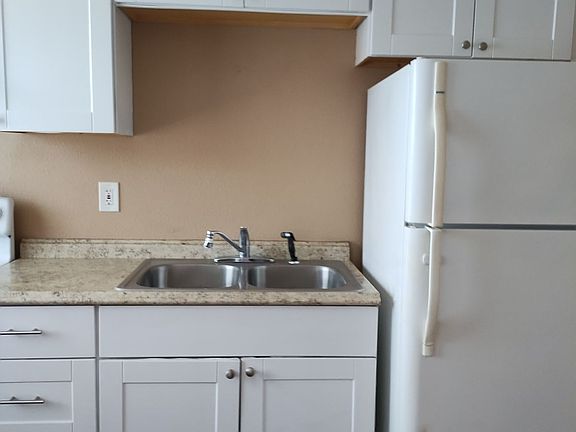 2nd image of 2411 S 6th Ave #10688518