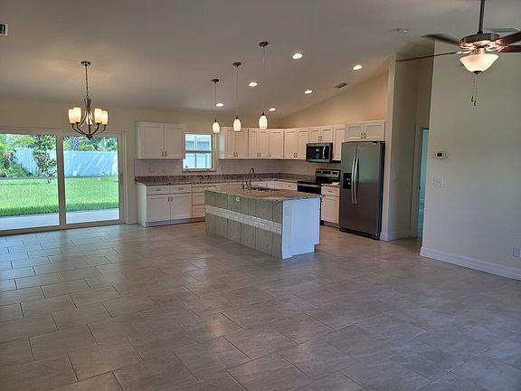 2nd image of 3947 Meredith Ave