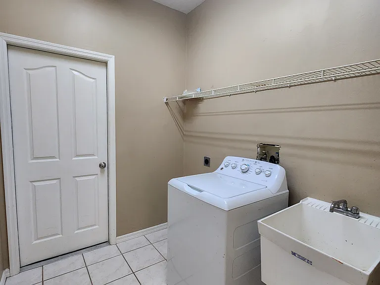 11082 Lakeland Cir — Photo 21