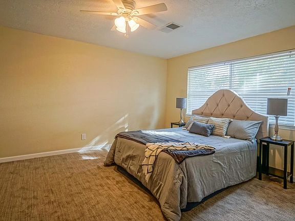 2nd image of 7608 Vista Del Arroyo Ave NE
