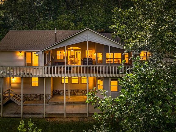 2nd image of 204 Lakeview Dr