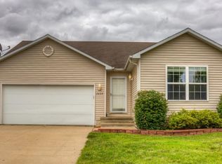 2439 Whispering Ridge Dr, Des Moines, IA 50320