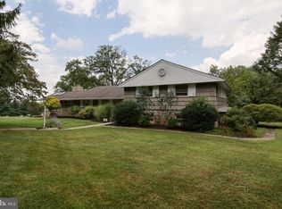 1956 Melody Ln, Lancaster, PA 17601