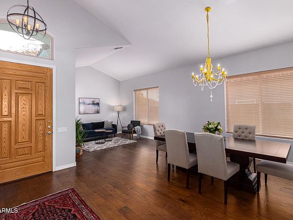 3rd image of 752 E Torrey Pines Pl