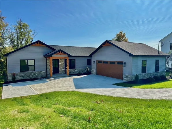 121 Hillview Rd, Clairton, PA 15025