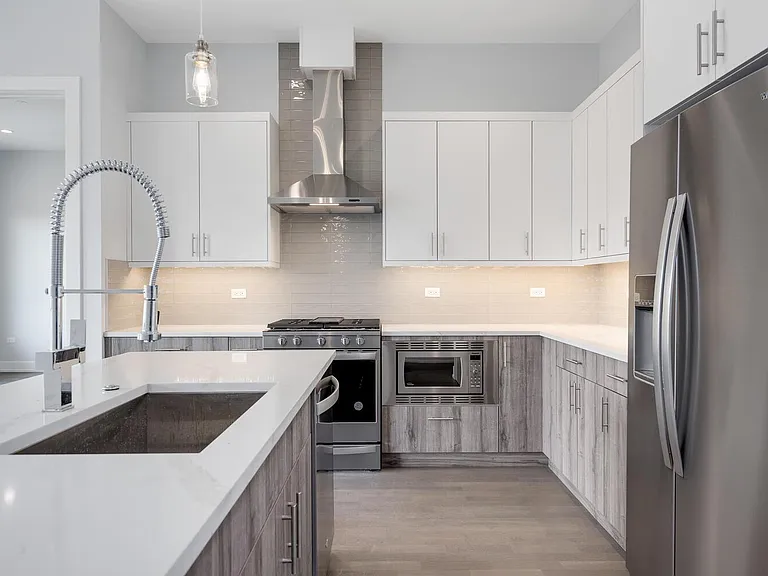 2139 W Madison St — Photo 4