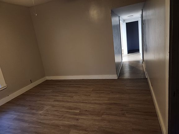 3rd image of 647 Linden St