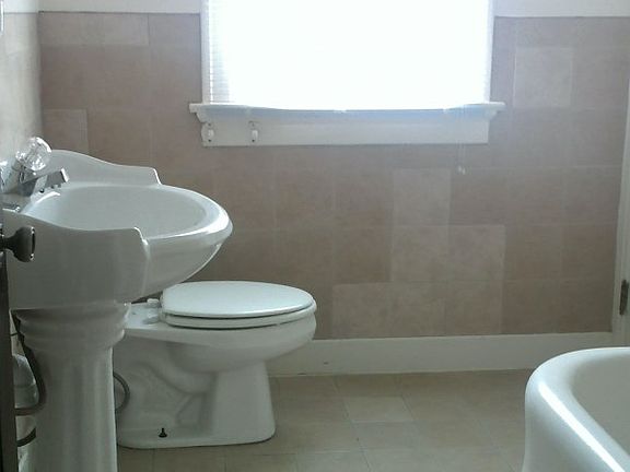5th image of 2121 Philadelphia Dr