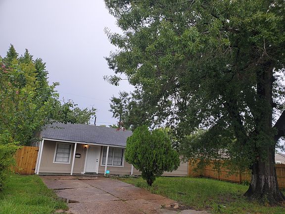 3rd image of 5131 Lyndhurst Dr