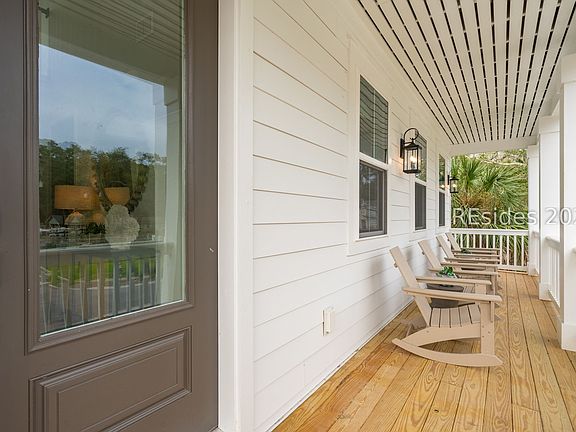 3rd image of 36 Middle Island St