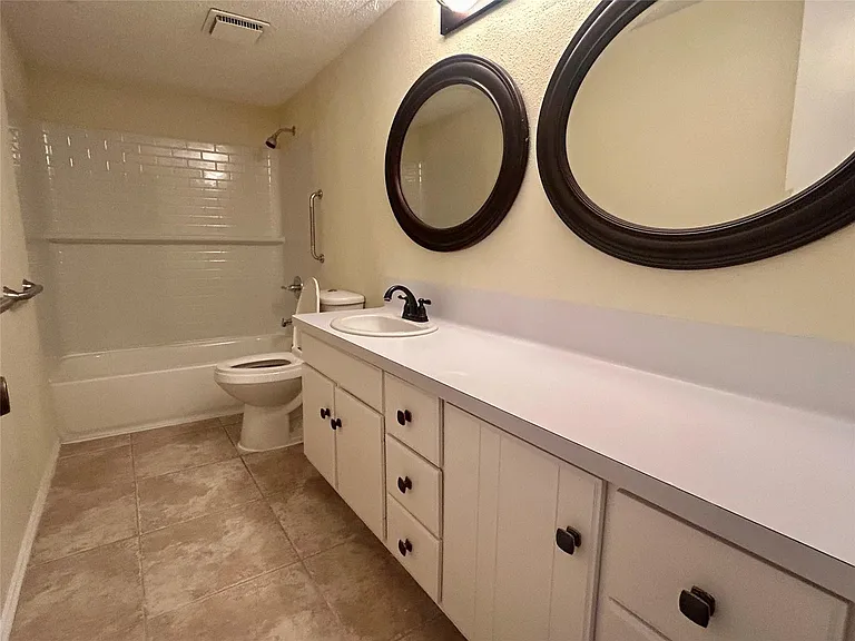 2456 Country Club Dr — Photo 27