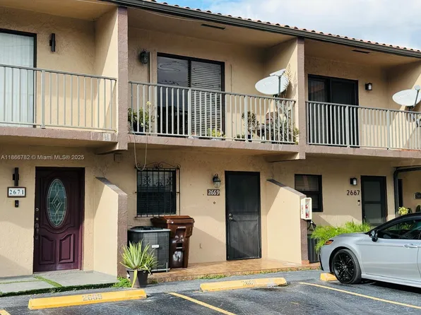 2669 W 52nd St #12, Hialeah, FL 33016