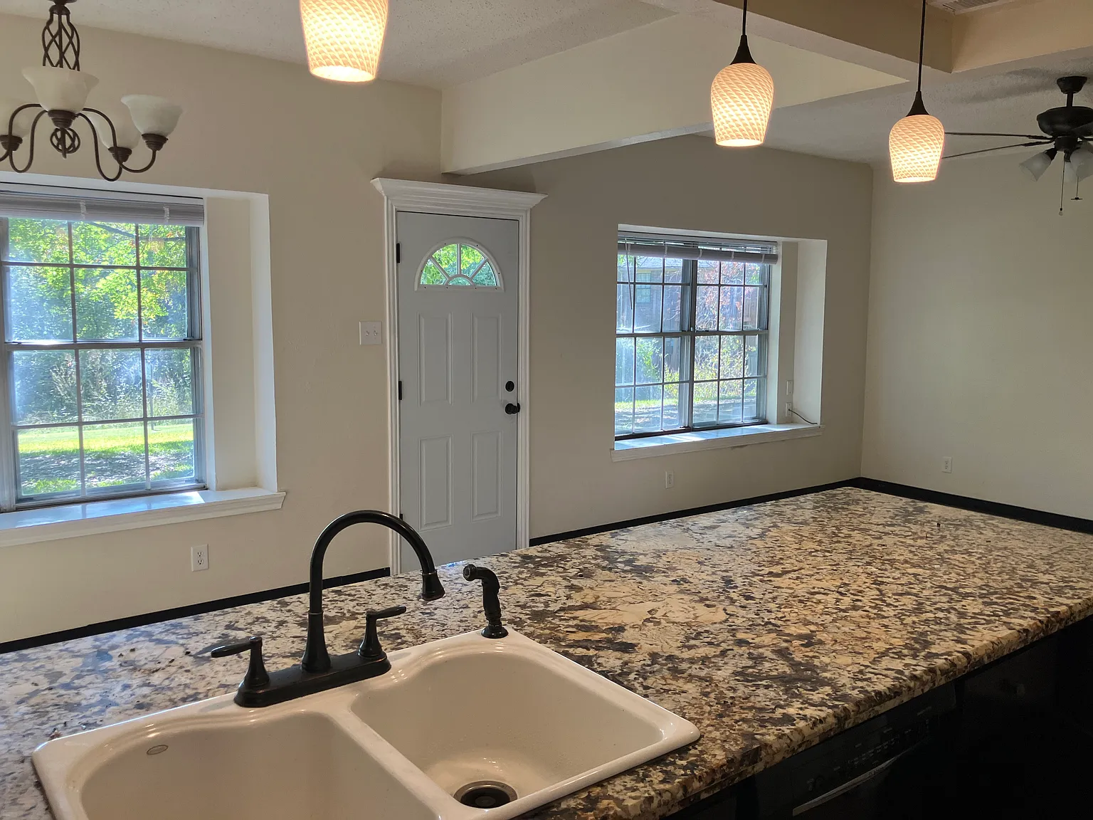3 bed, 1743 sqft, $2,150 — Photo 4