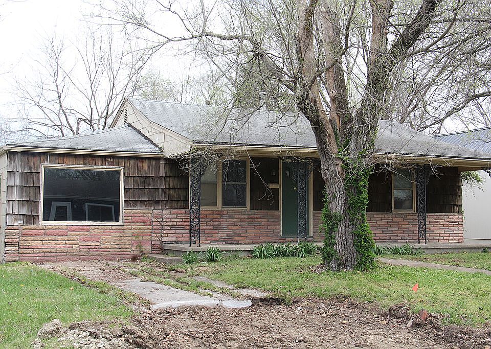2nd image of 1738 Main St