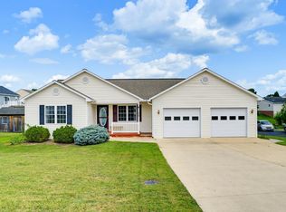 18 Danforth Dr, Weyers Cave, VA 24486