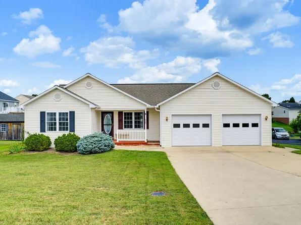 18 Danforth Dr, Weyers Cave, VA 24486