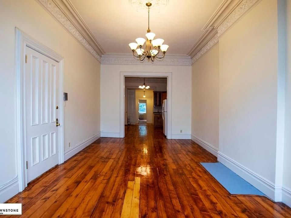 1st image of 270 De Graw St #2
