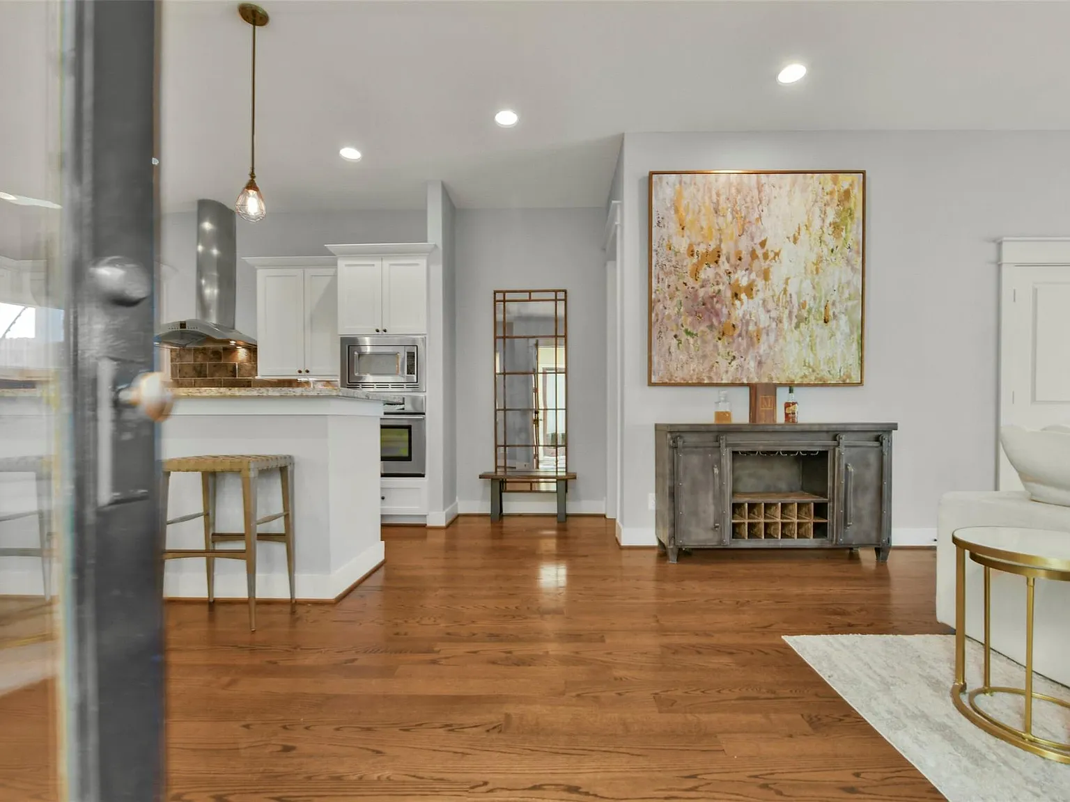 3 bed, 2.5 bath, 2283 sqft, $4,100 — Photo 4