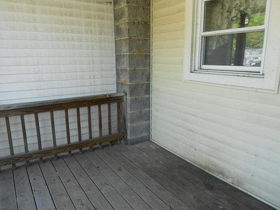 3rd image of 1129 E Mahanoy St