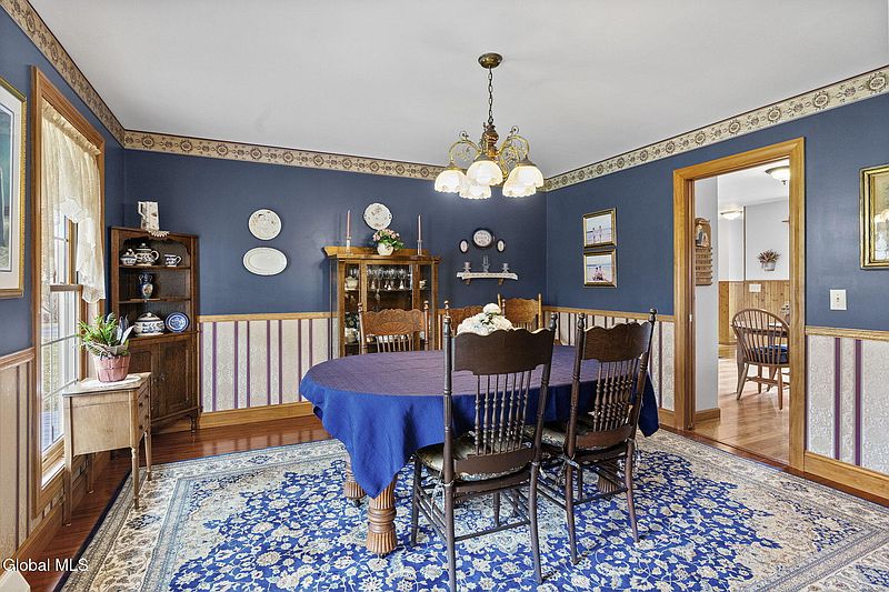 5th image of 32 Halsted Lane