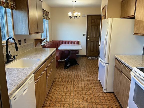 Kitchen with eating area