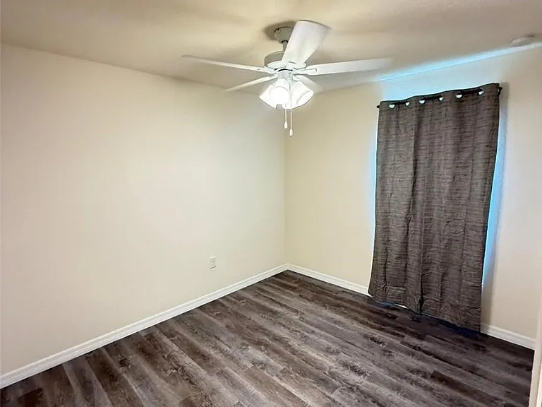 575 Oakshire Ln — Photo 8