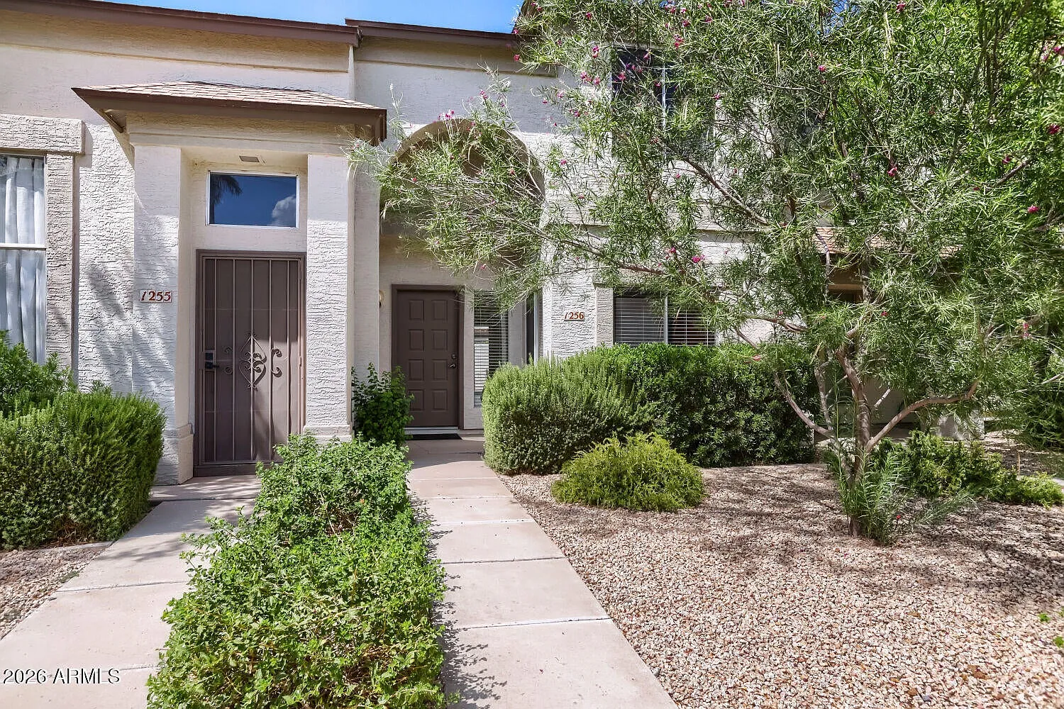 2 bed, 2.5 bath, 1267 sqft, $1,950 — Photo 1