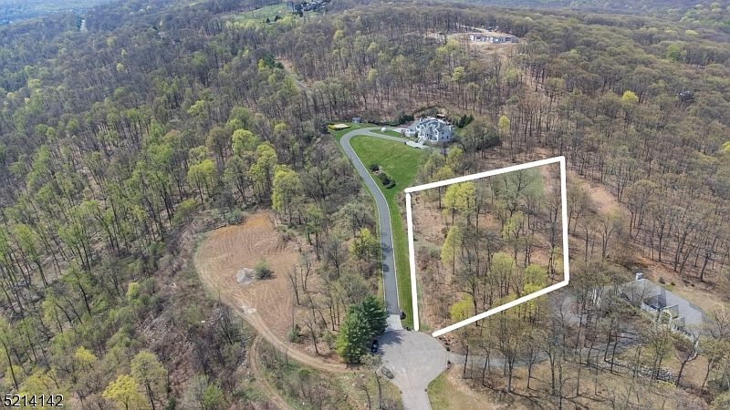 1st image of 15 Elizabeth Dr