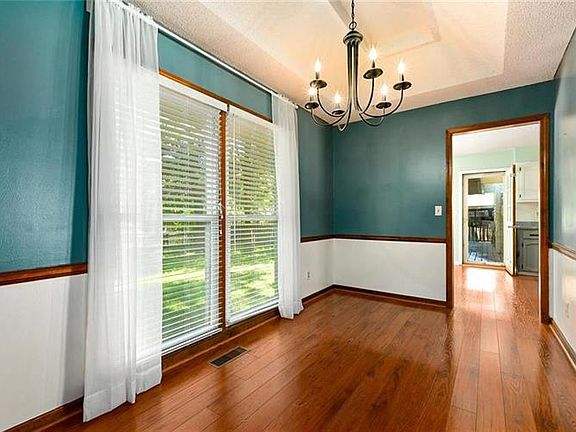 5th image of 1128 Canterbury Ln