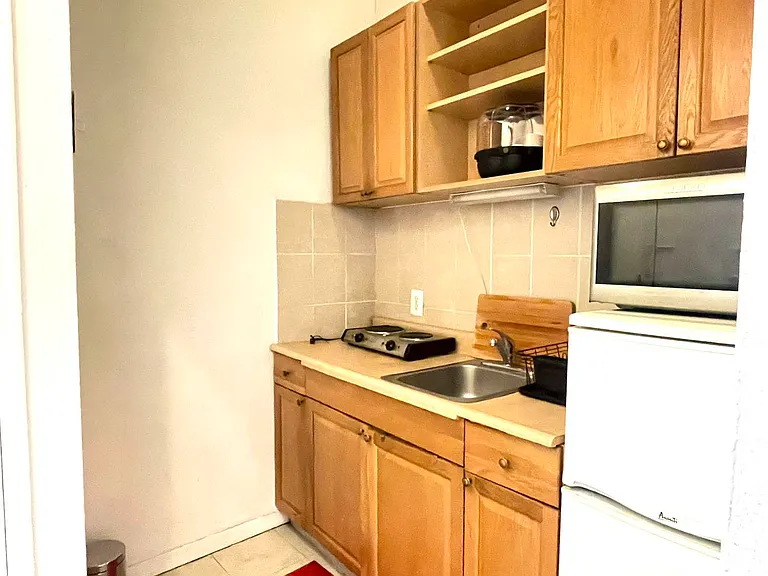 303 E 56th St #1-A — Photo 3