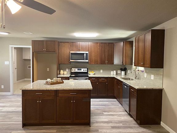 3rd image of 5 Kingston Ct