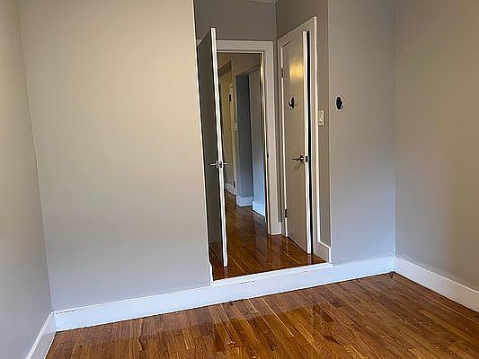 4th image of 291 Pleasant Ave #5