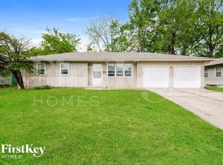 405 SW 11th St, Blue Springs, MO 64015