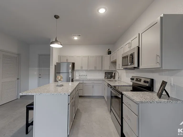 Indian Point Apartments — Photo 9