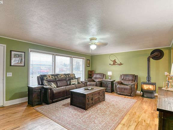 3rd image of 321 NE 42nd St