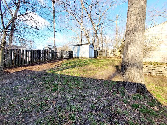 2nd image of 1462 Southlawn Dr SW