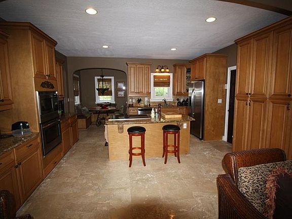 3rd image of 104 S Lawsona Blvd #00