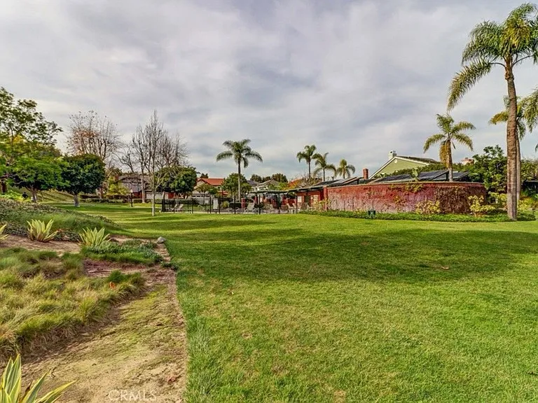 Laguna Ct — Photo 26