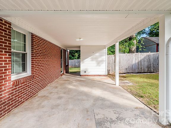 3rd image of 304 W Sumter St