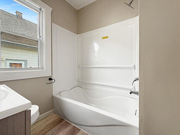 5th image of 4672 North 40th STREET