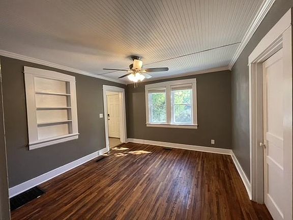 4th image of 330 Edgewood Dr