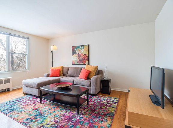 2nd image of 6139 N Damen Ave #2E